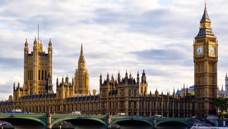 London's iconic Big Ben clock tower and Parliament building.