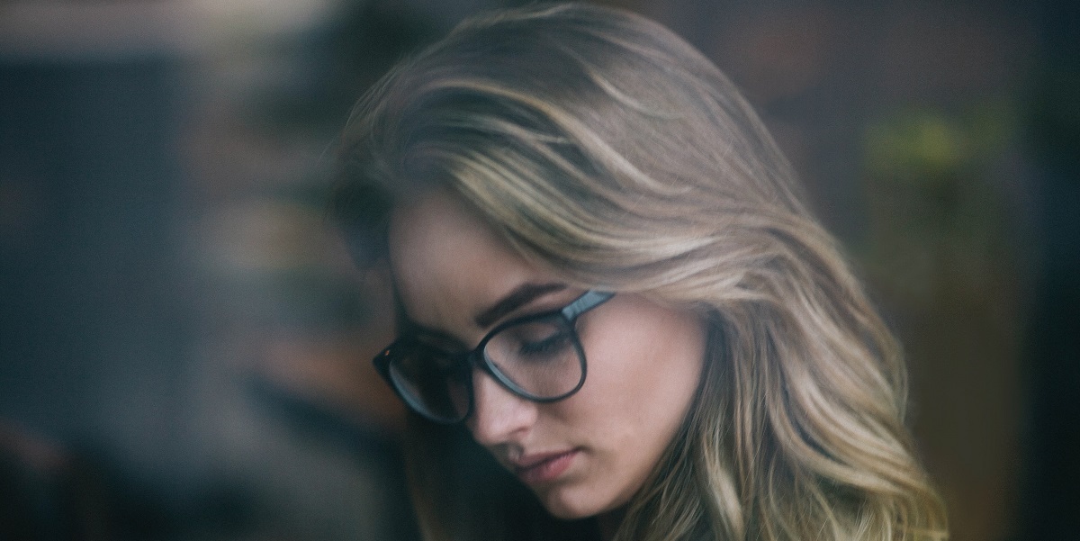 woman feeling dizzy looking down