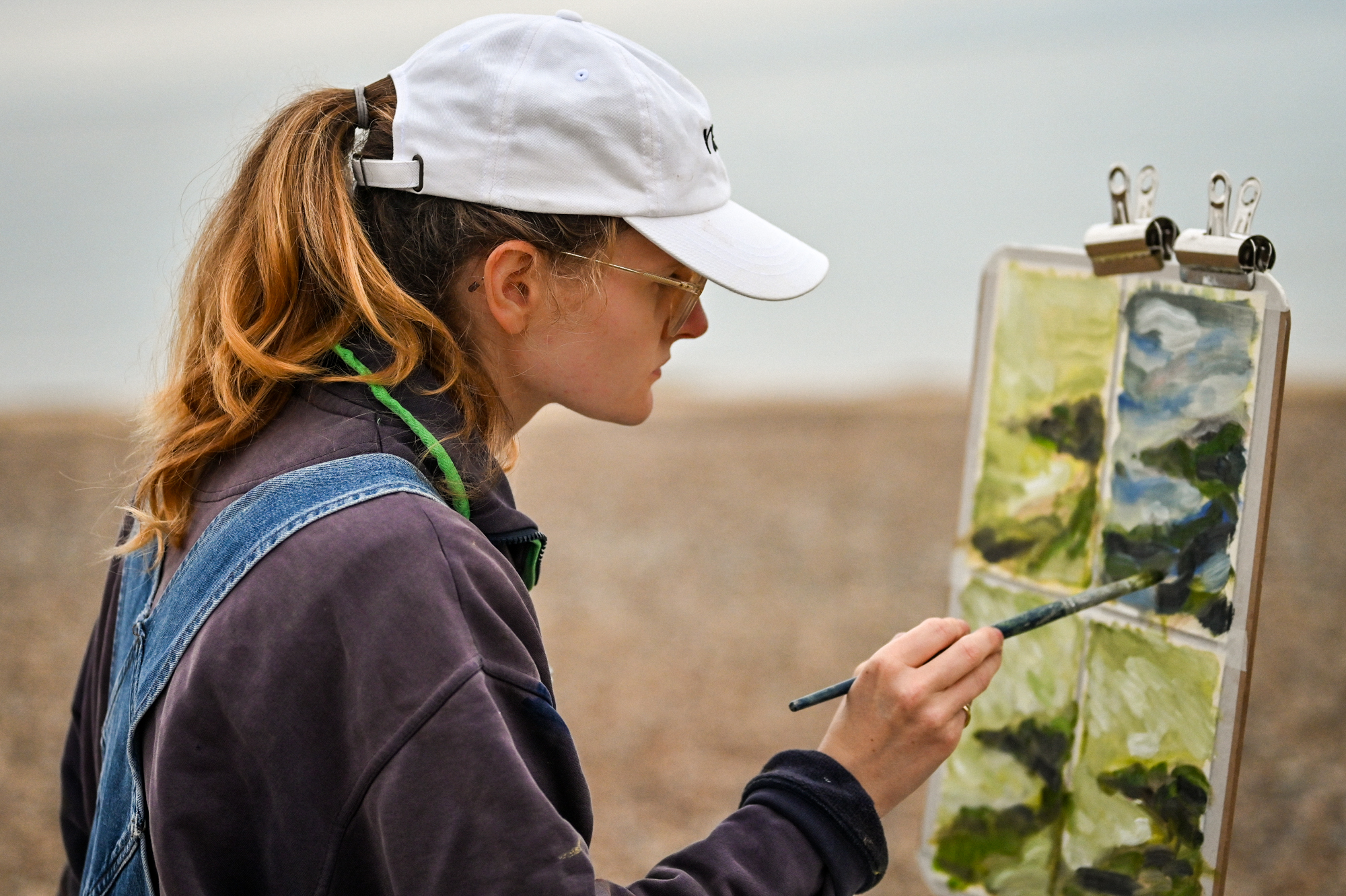 Helena Traill painting on the beach