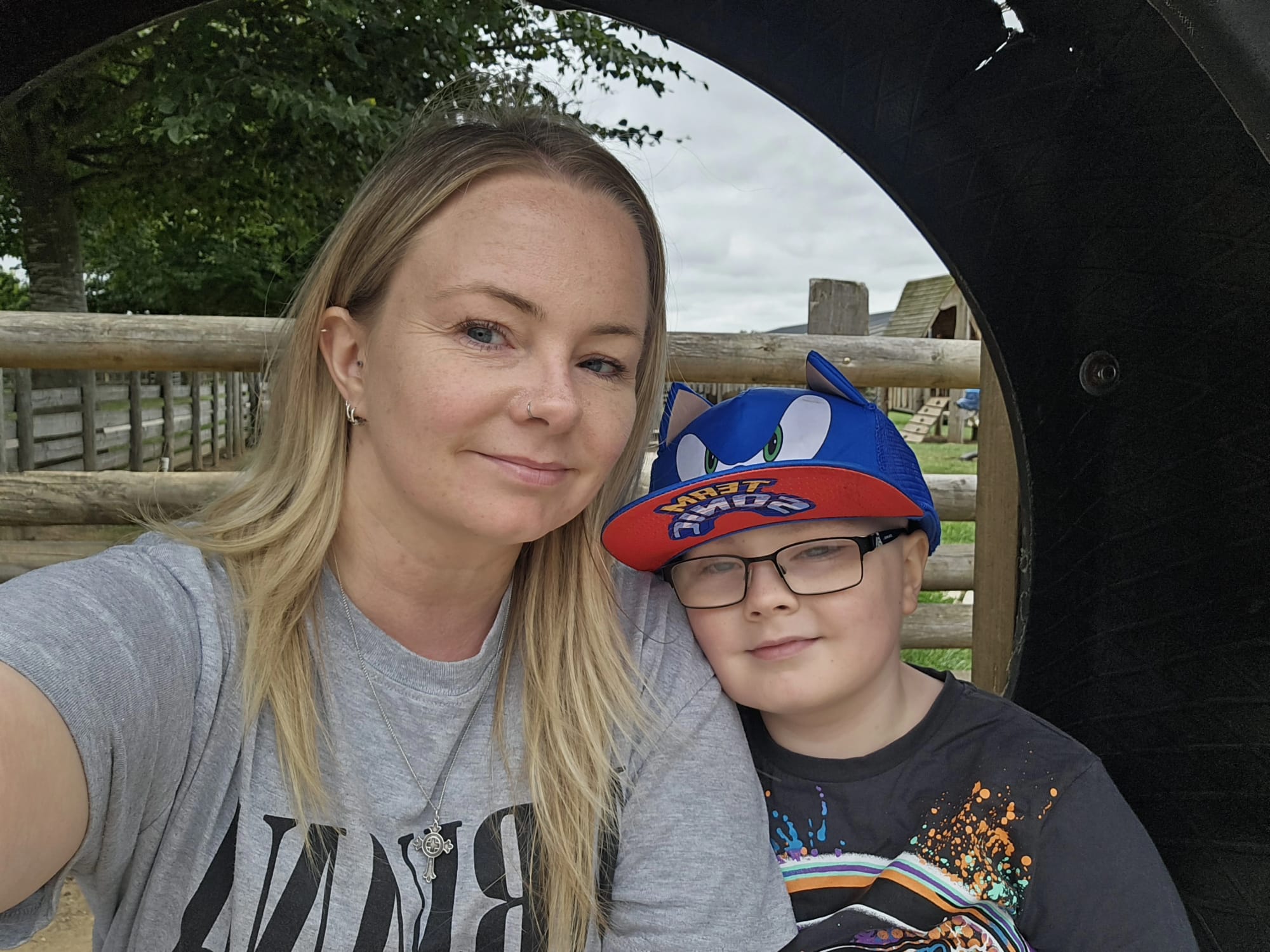 A mother and her child sit under an archway